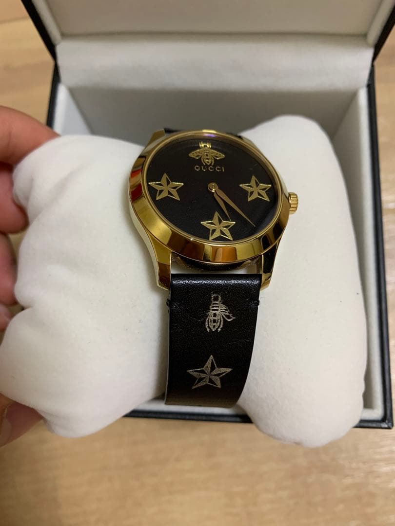 GUCCI Gタイムレス ビー 時計 ブラック×ゴールド ya1264055